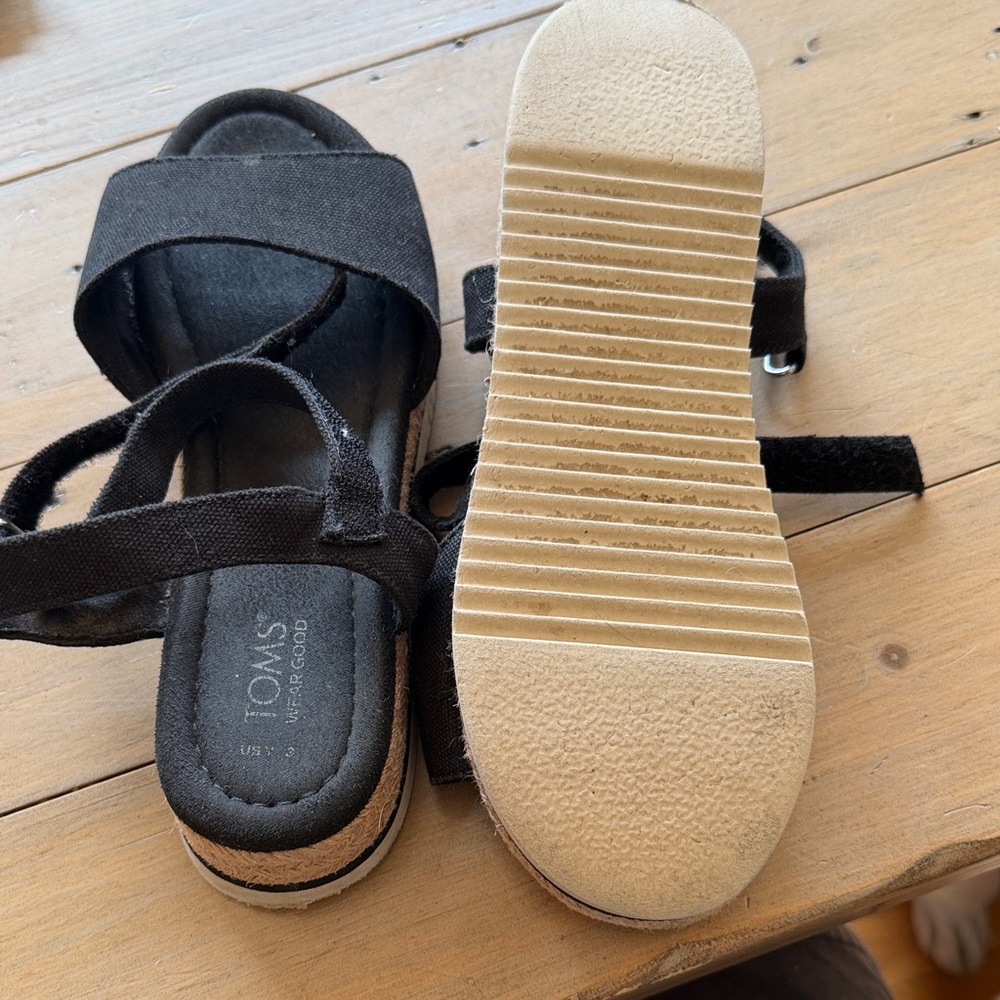 TOMS Black Platform Sandals with Straps and Ridged Sole